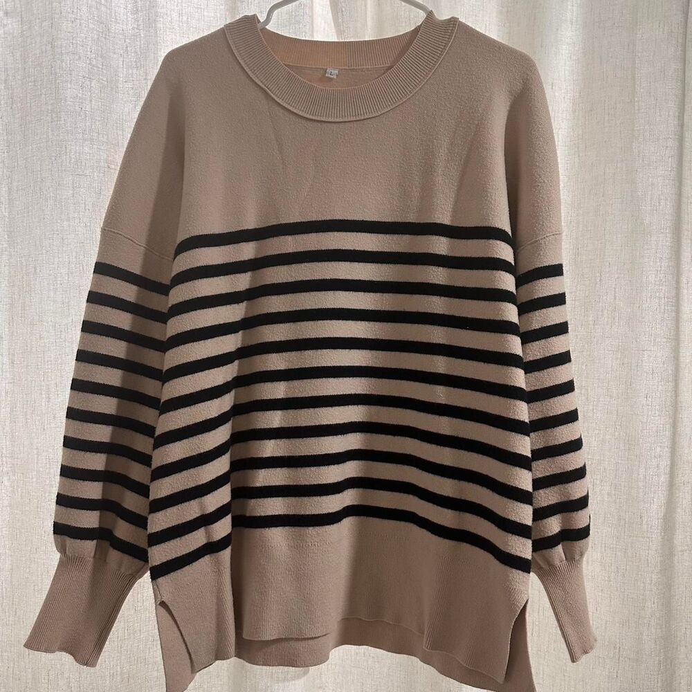 Unbranded Women's Cream and Black Jumper
